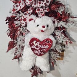 Valentines Bear Wteath