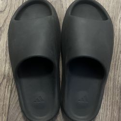 Onyx Yeezy Slides Men’s Size 10
