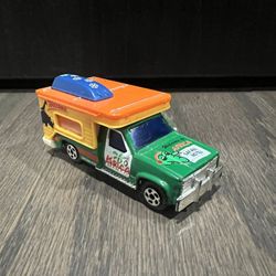 Realtoy Action City Diecast Model GMC Camper Van Welcome to Africa/Safari Hotel