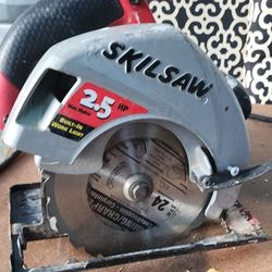 SKILSAW WITH BUILT-IN WORK LIGHT