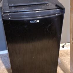 Mini refrigerator