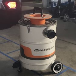 Black and Decker Barrel  Shop Vaccum