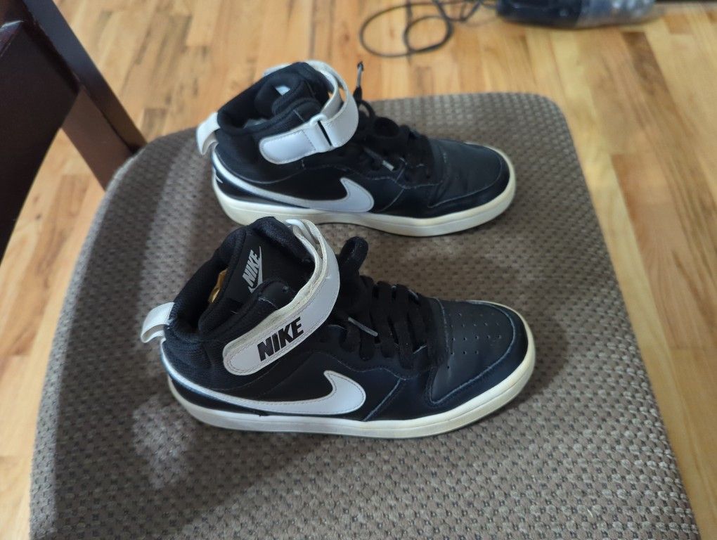 Boys Size 4 1/2