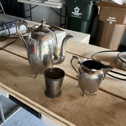 Vintage Leonard Silver Co. Silver-Plated Teapot – Ornate Footed Design