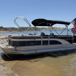Bennington Pontoon Boat