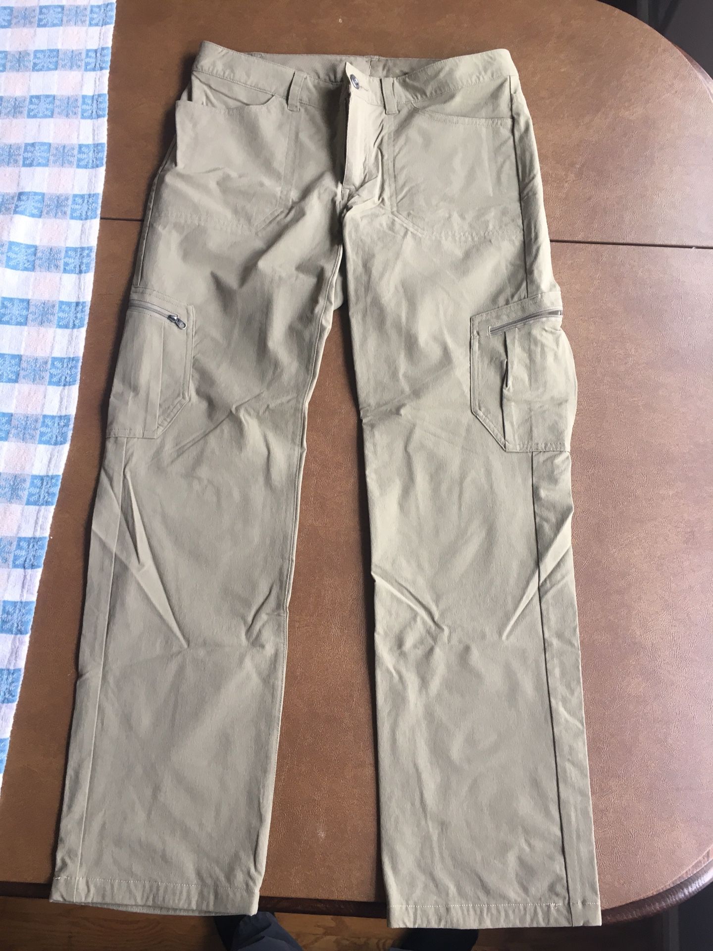 Patagonia women’s pants size 6