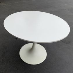 40” Tulip Table