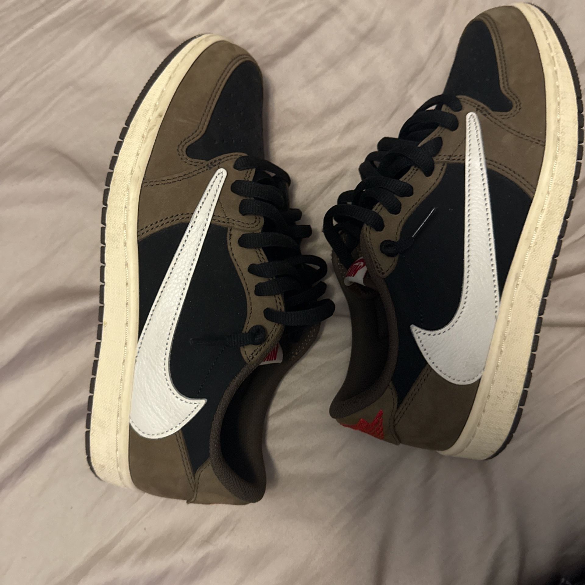 Travis Scott Mocha Lows jordan 1s size 9.5 Men’s