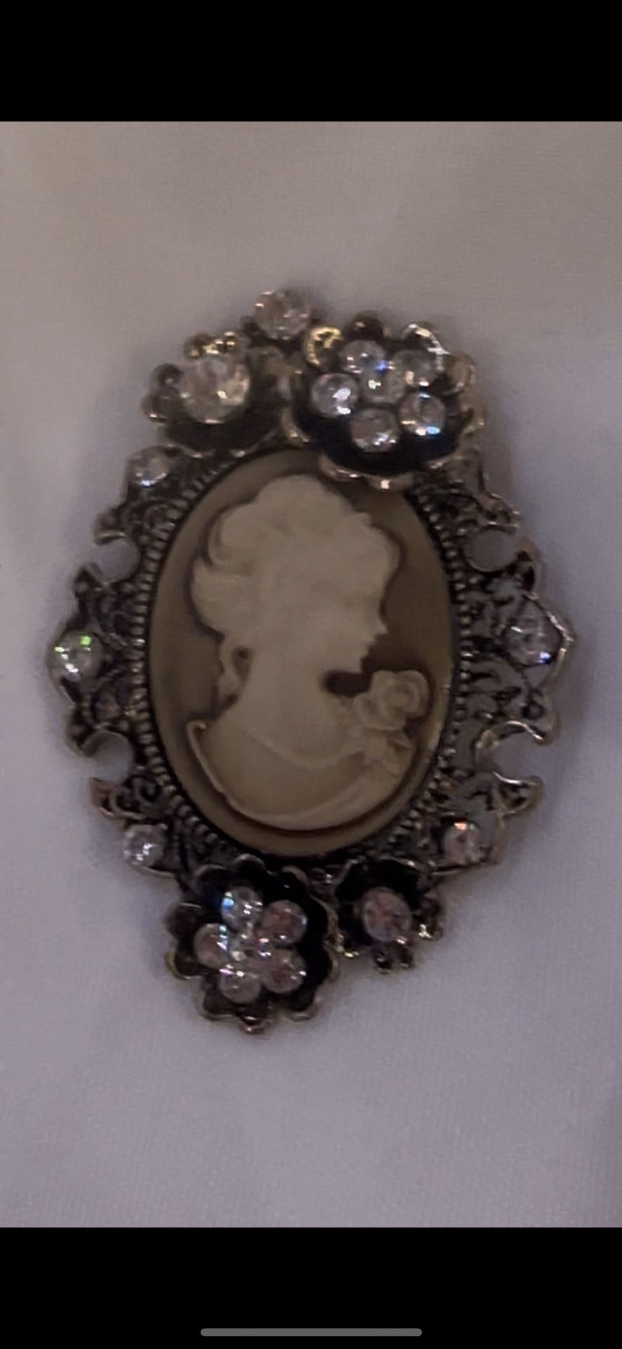 Vintage cameo Pin Brooch
