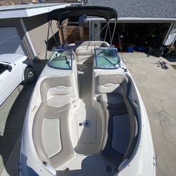 2003 220 Sea Ray Deck Boat 