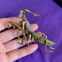 Gold Tone Praying Mantis Brooch 3.5”x 2.25”