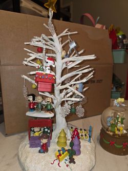 Peanuts Charlie Brown Christmas Tree Figurine Display