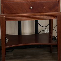 $6 Small Table  Furniture Available Lynwood 
