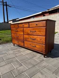 Vintage Mid-Century Modern 9-Drawer Dresser