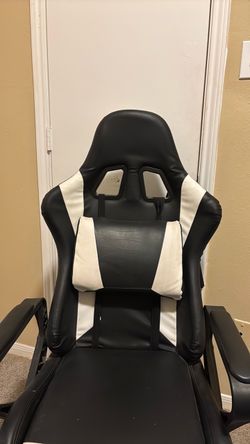 Gaming chair paid 130 for it just a couple pokes and 1 whole
