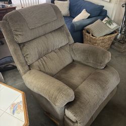 La-Z_Boy Recliner (I need the space)
