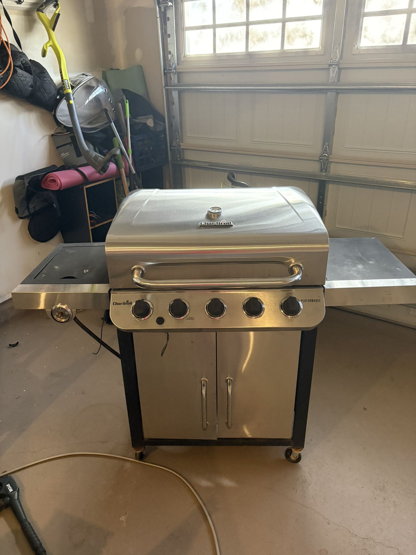 Charbroil Grill. 5 Burner.