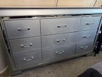 Silver Crocodile Texture 9-Drawer Dresser