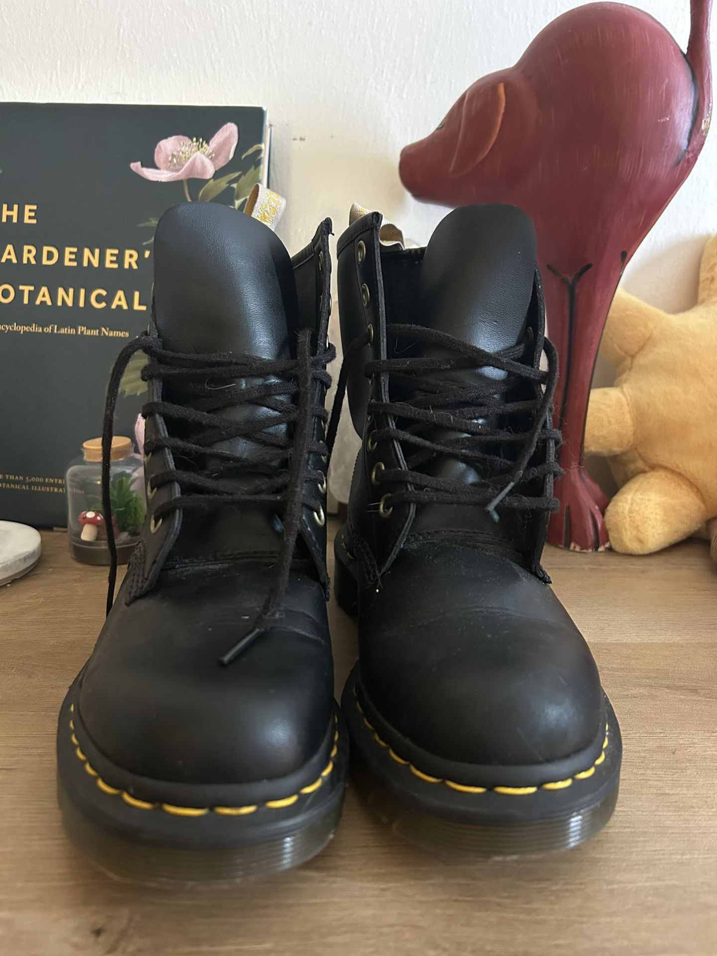 Doc Martens Vegan Women’s Size 6
