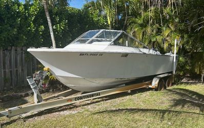 23ft 1975 seacraft tsunami cuddy cabin. Boat motor trailer. 1987 225 evinrude motor