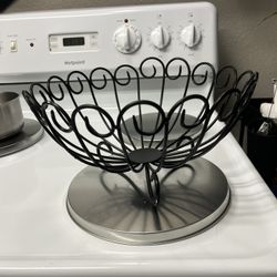 Black Metal Fruit Basket