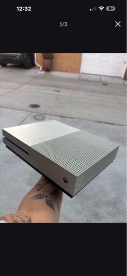 Xbox 1s PERFECT condition includes cables and a purple galaxy controller