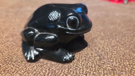 Hawaiian black frog toy decor