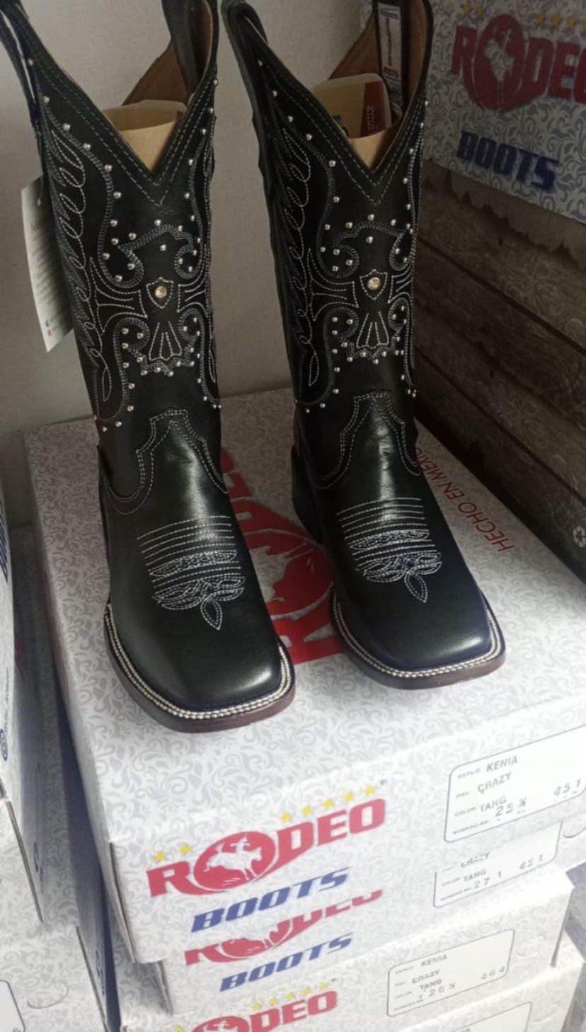 Black Cowboy Boots 