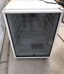 Wine refrigerator mini fridge