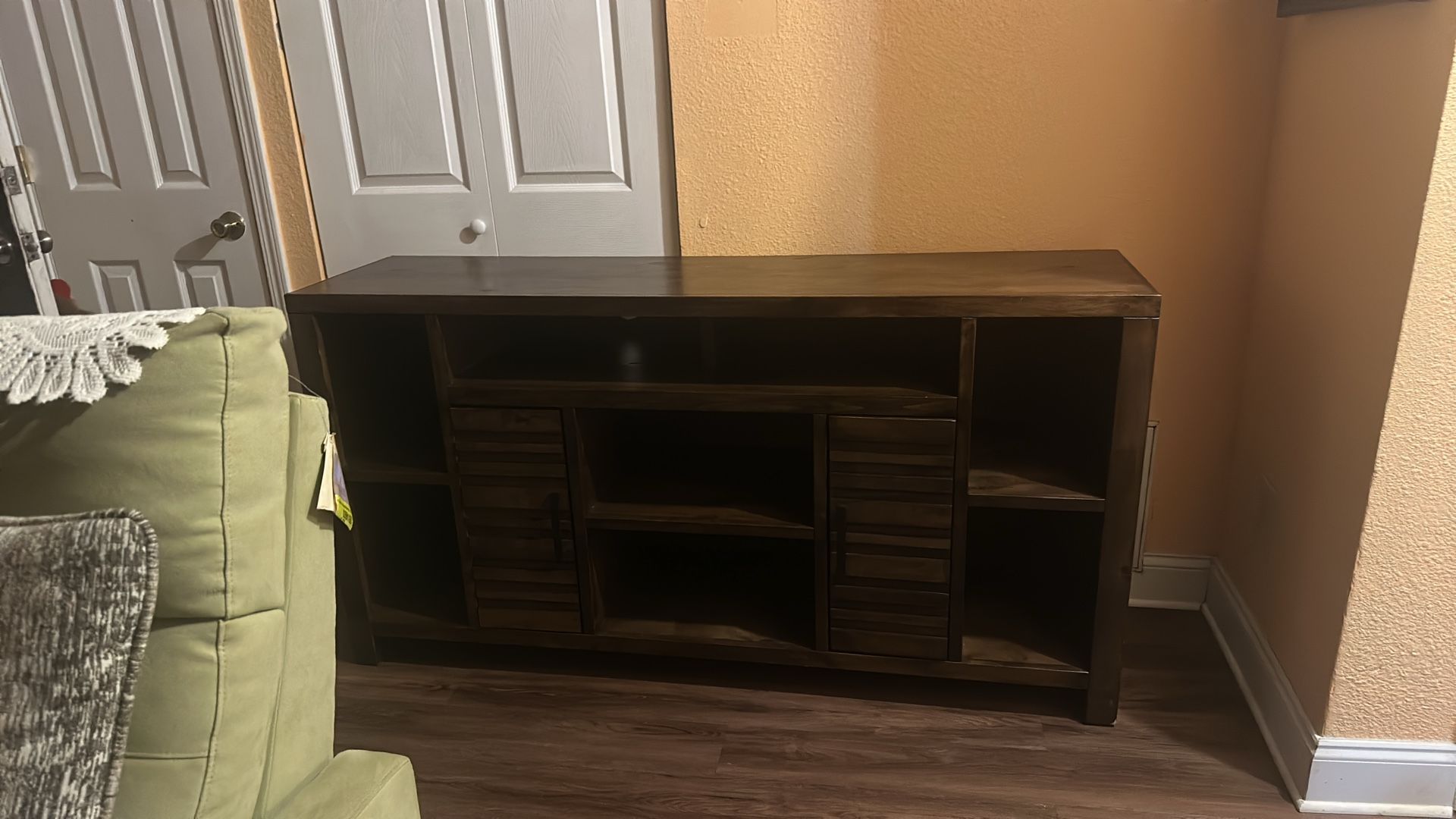 Nice wooden tv stand/ side board/ cabinet
