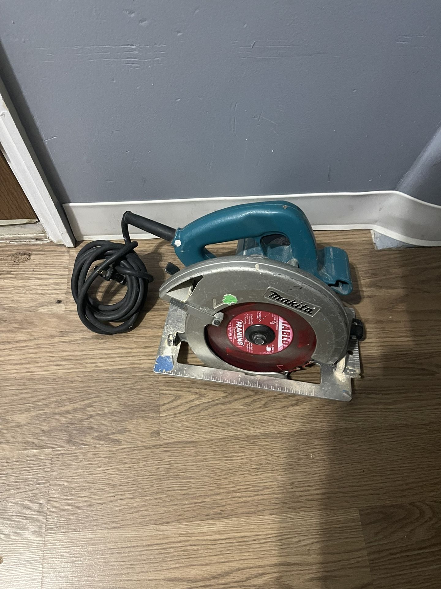 Makita Circular Saw with Diablo Framing Blade