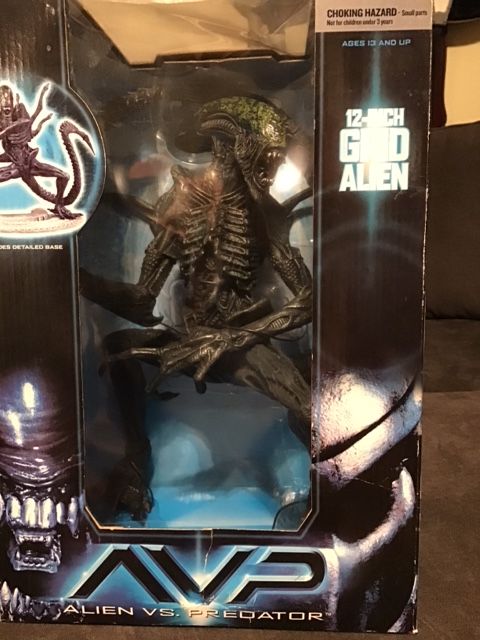 AVP 12" GRID ALIEN NIB