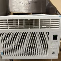 Air Conditioner GE - 250 Sq. Ft. 6000 BTU Window Air Conditioner 