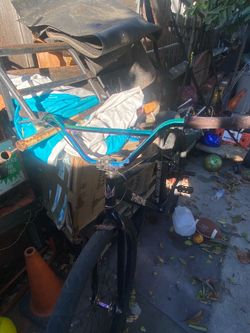 THRONE BIKE