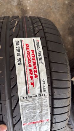 1 New Bridgestone Potenza RE050A Run Flat 255/35R18 Tire