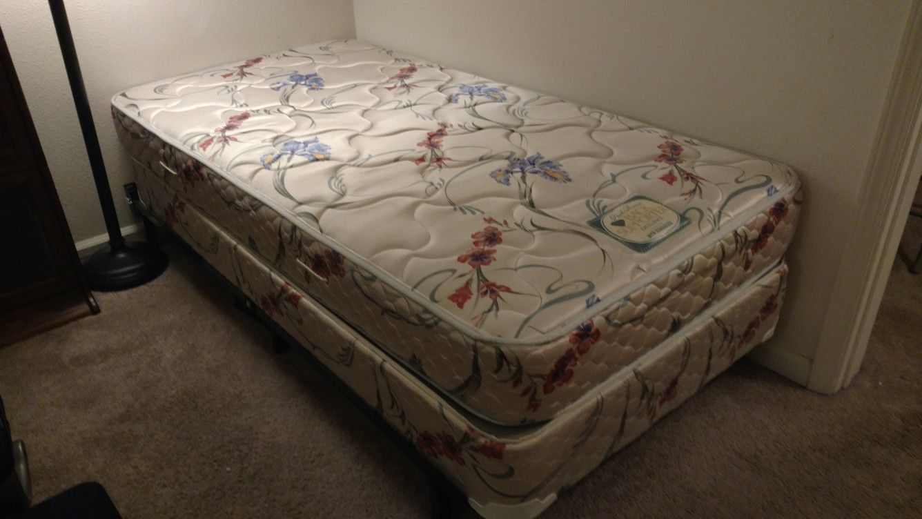 NEW Frame *AND* Mattress with little wear~ Twin Bed