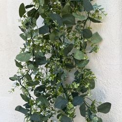 4 pieces of artificial eucalyptus garlands for Event Decorating, Baby Shower, Birthday Party, Wedding Centerpieces, Table Runners