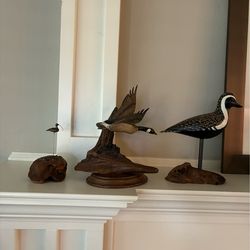 Wooden Bird statues