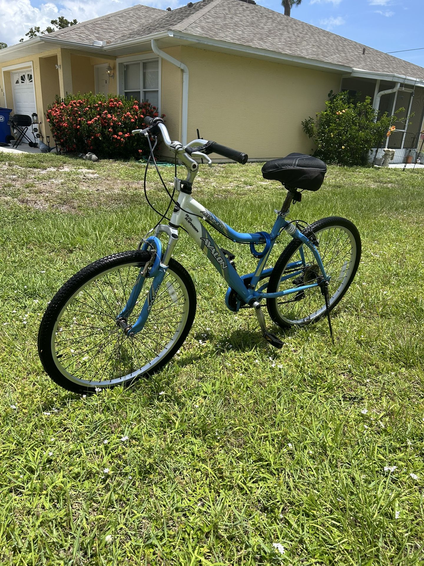 26” AVALON 7 SPEED MOUNTAIN BICYCLE!