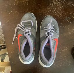 Women’s size 9 Nike shoe