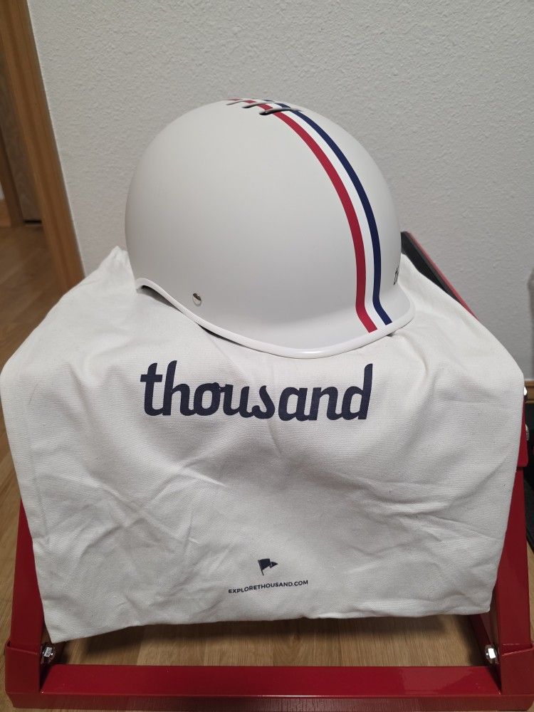 Thousand Heritage 1.0 Adult Bike Helmet Size Small Speedway Crème ONLY USED ONCE