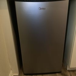 Midea Mini Fridge