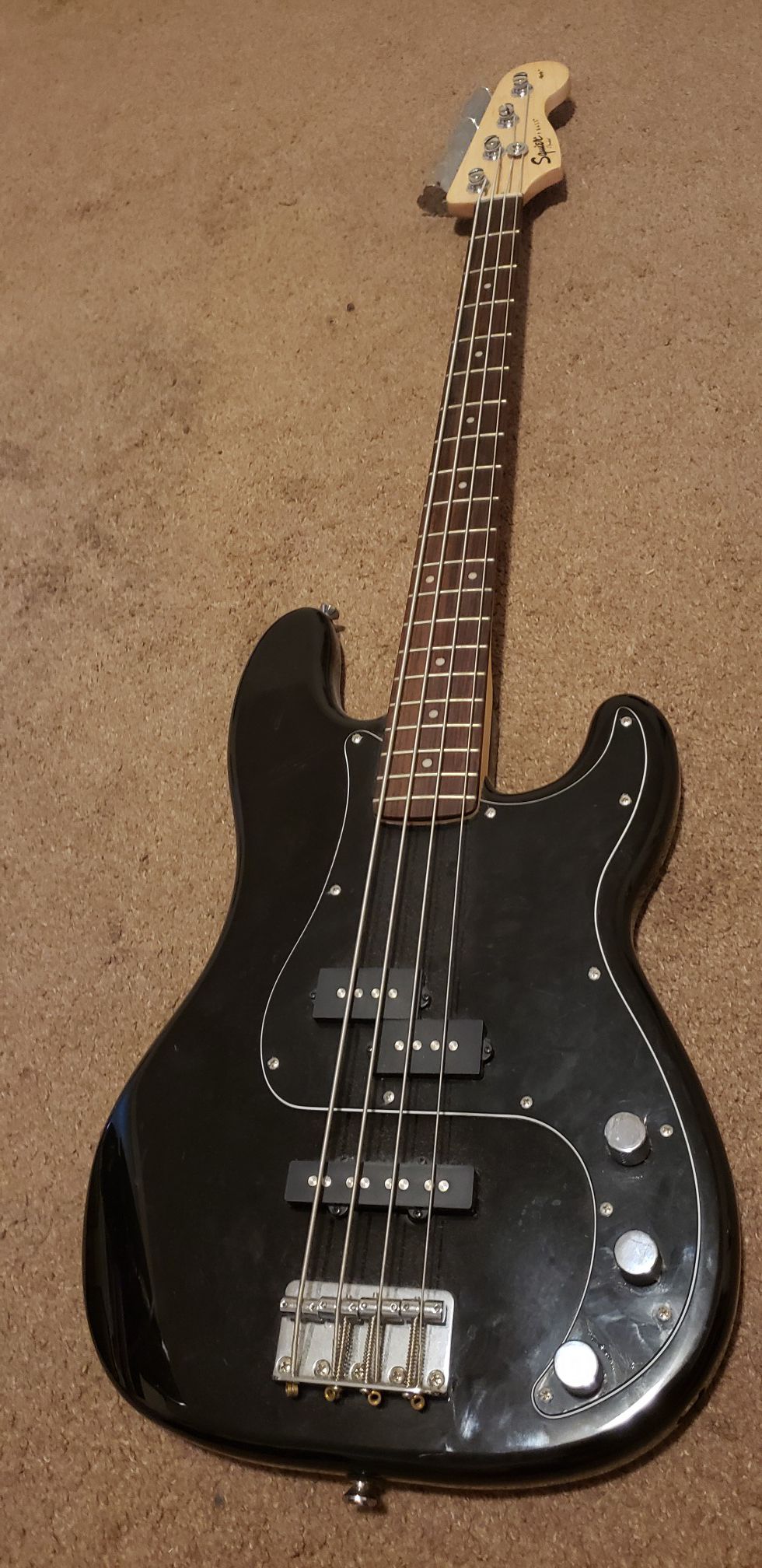 Squier Bass Guitar with fender amp