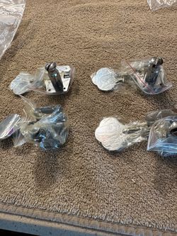 Bass guitar tuners