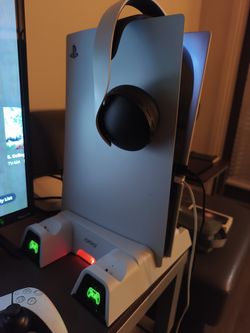 PS5 Disc Edition Bundle – Great Condition w/ Pulse 3D Headset & OIVO Charging Stand (825GB)