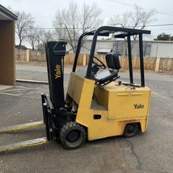 YALE Electric Forklift 