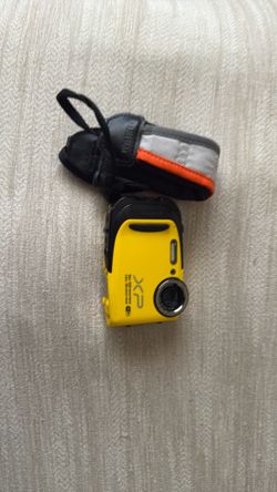 Fujifilm XP70 16 MP Digitial Camara with Case