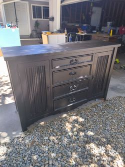 Dresser