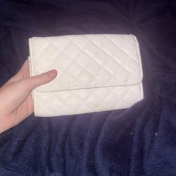 white hand bag 