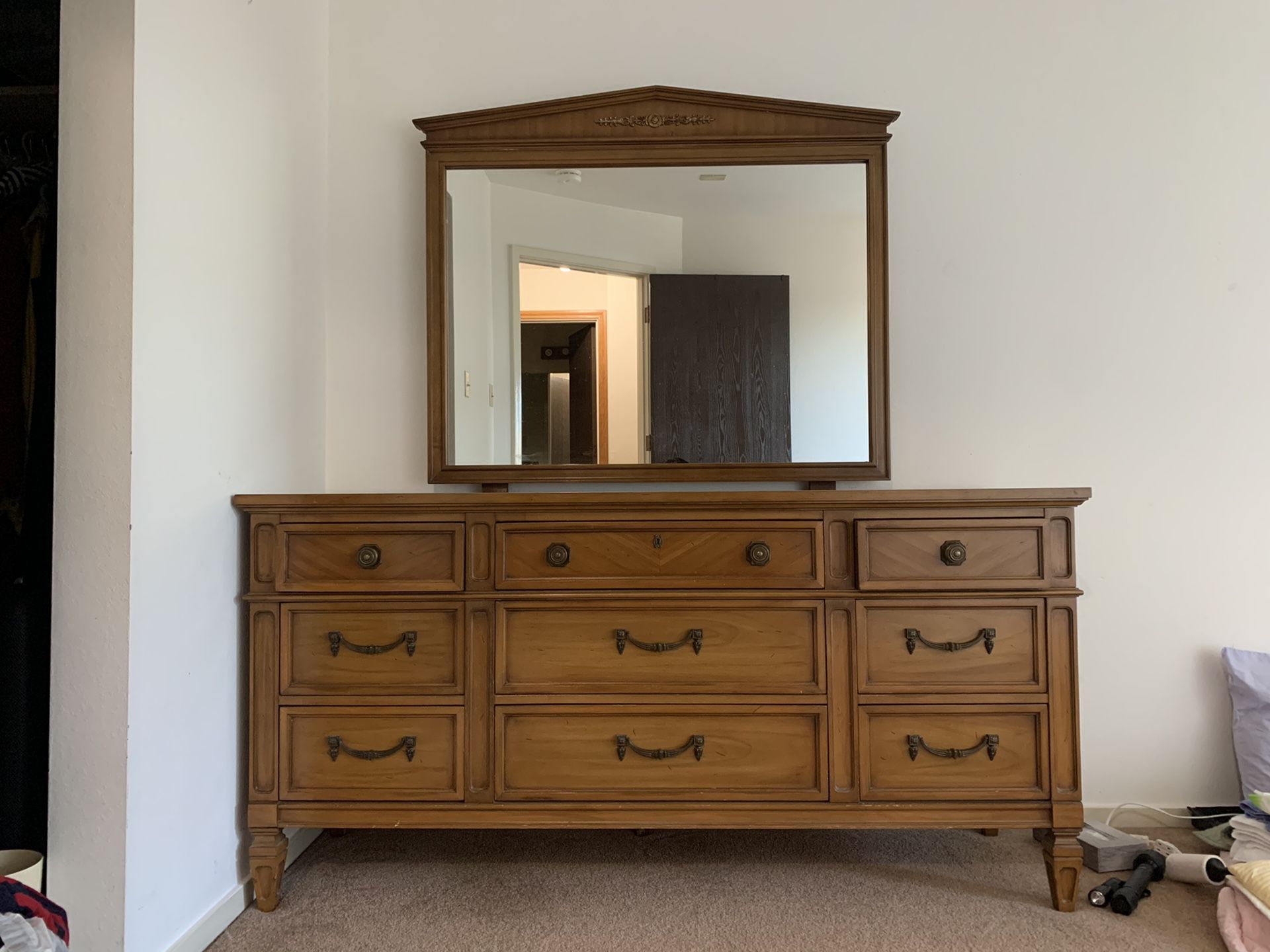 Dresser with mirror set